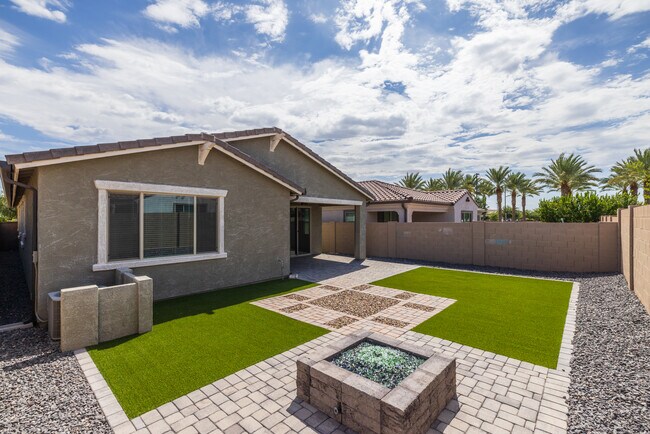 Building Photo - 9820 E Tupelo Ave