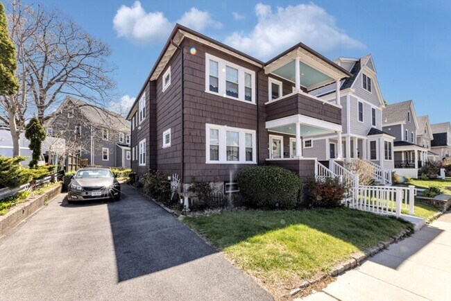 Building Photo - 8 Newburg St