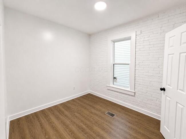 Building Photo - 411 St Clair Ave
