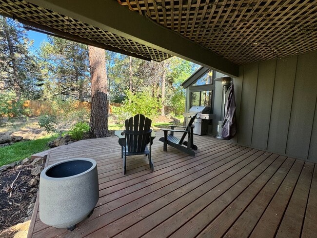 Building Photo - FOR RENT: FURNISHED LONG-TERM EXTREMELY CO...