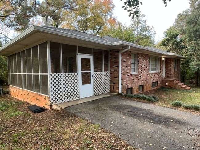Building Photo - Spacious 3 bed 2 bath house in Athens!