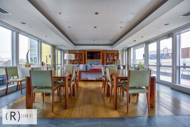 Building Photo - Oceanview Luxurious Chic Condo for High Quality Lifestyle