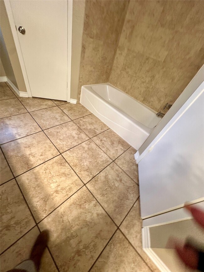 Building Photo - 1111 E Brompton Dr