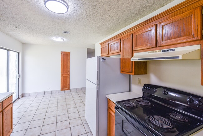 Building Photo - 512 Carson Rd