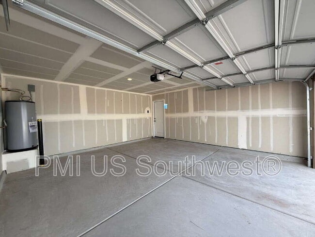 Building Photo - 2580 View Way