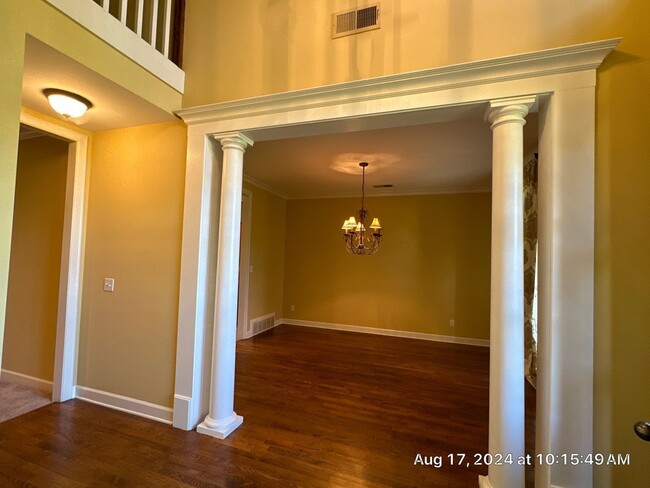 Building Photo - 10135 Ridgewood Oak Dr