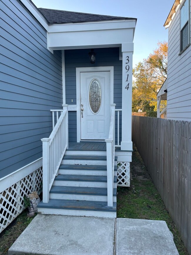 Building Photo - 3914-3914 Hamilton St