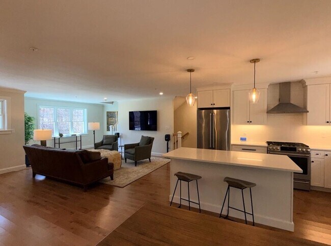 Building Photo - 293 Peverly Hill Rd