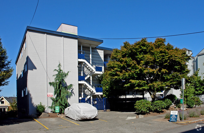 Primary Photo - Raphael Court Apartments