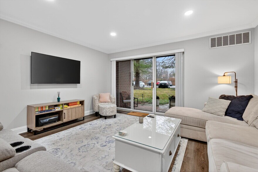 Building Photo - 159 Drummers Ln