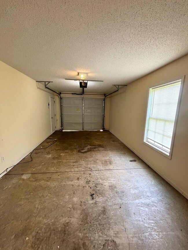 Building Photo - 216 Springfield Cir