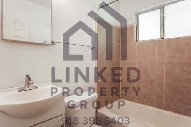Building Photo - 33rd W Ave Apartments (A)