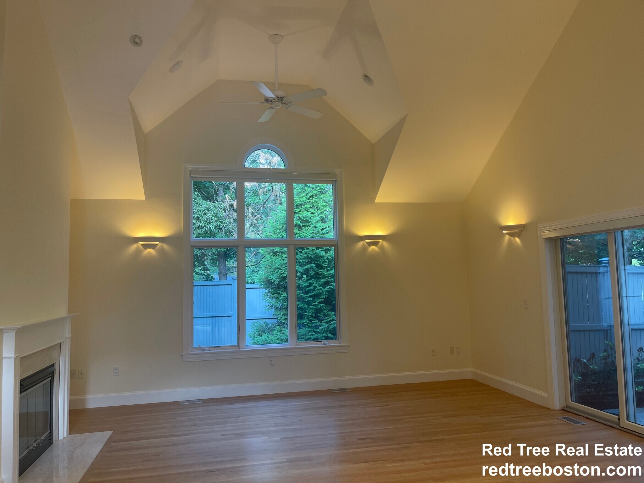 Building Photo - 901 W Roxbury Pky