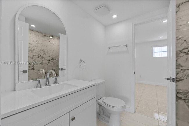 Building Photo - 9373 Fontainebleau Blvd