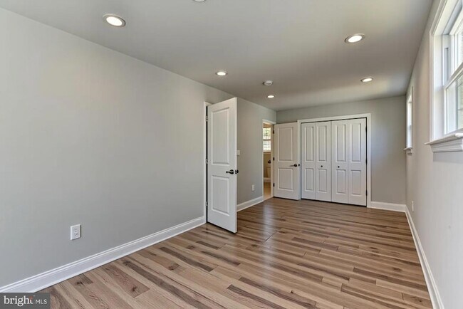 Building Photo - 415 Ritchie Pkwy