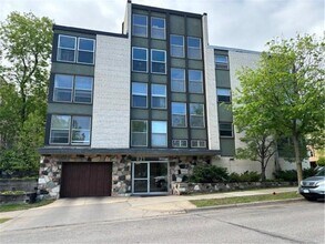 Building Photo - 821 Douglas Ave