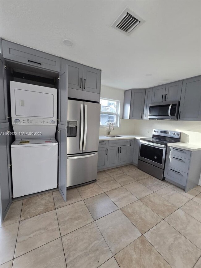 Building Photo - 719 21st St