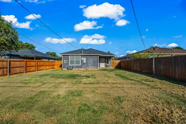 Building Photo - Modern 3/2 in Abernathy, TX