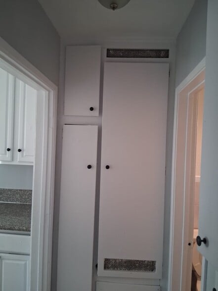 Building Photo - 245 W 83rd St