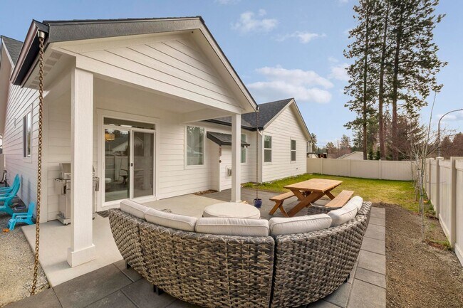 Building Photo - Peaceful North Idaho Retreat -- Quiet Cul-...
