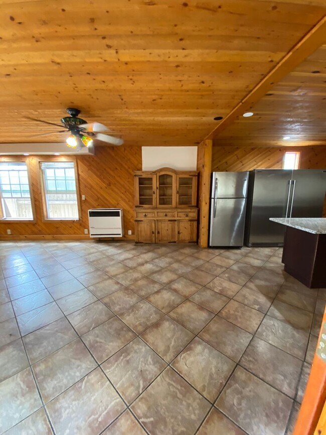 Building Photo - 6585 Del Playa Dr