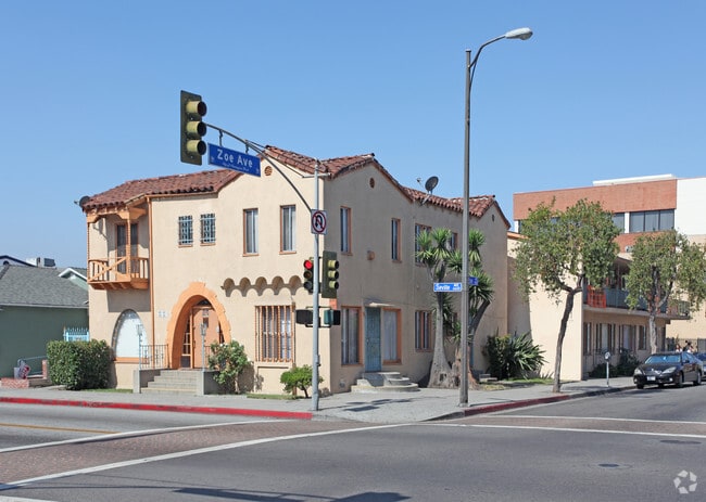 Primary Photo - Zoe Seville Apartments