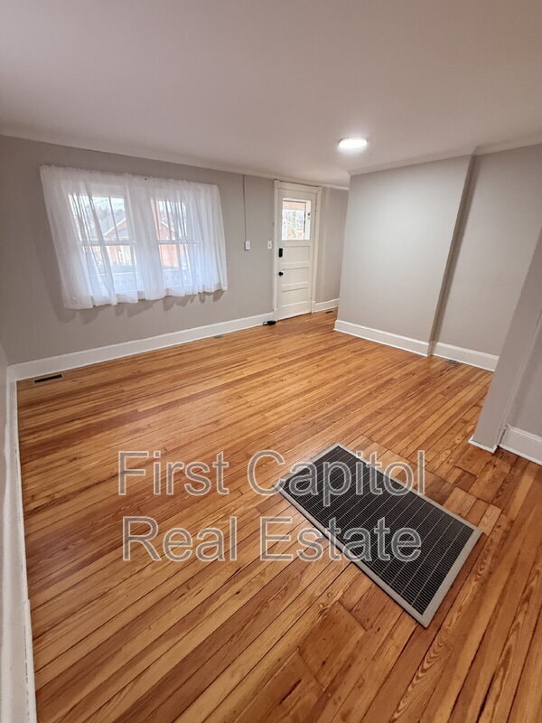 Building Photo - 627 Warren Ave.