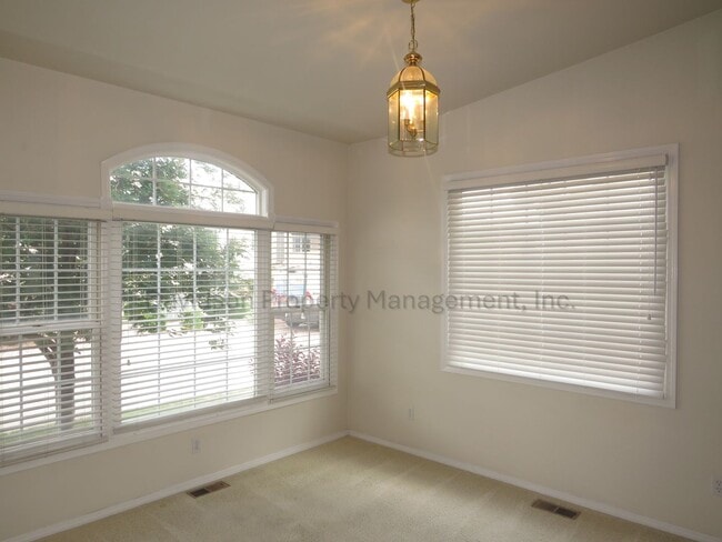 Building Photo - Beautiful 3 Bedroom Townhouse in Gleneagle, Gated Community!