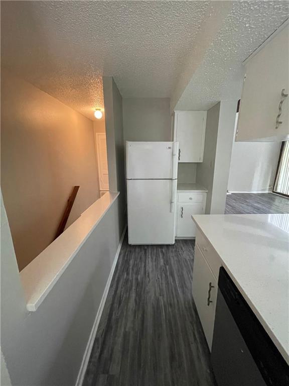 Building Photo - 1120 Hollow Creek Dr