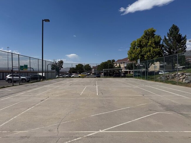 Building Photo - Darling Ground Floor Stonebrook Condo