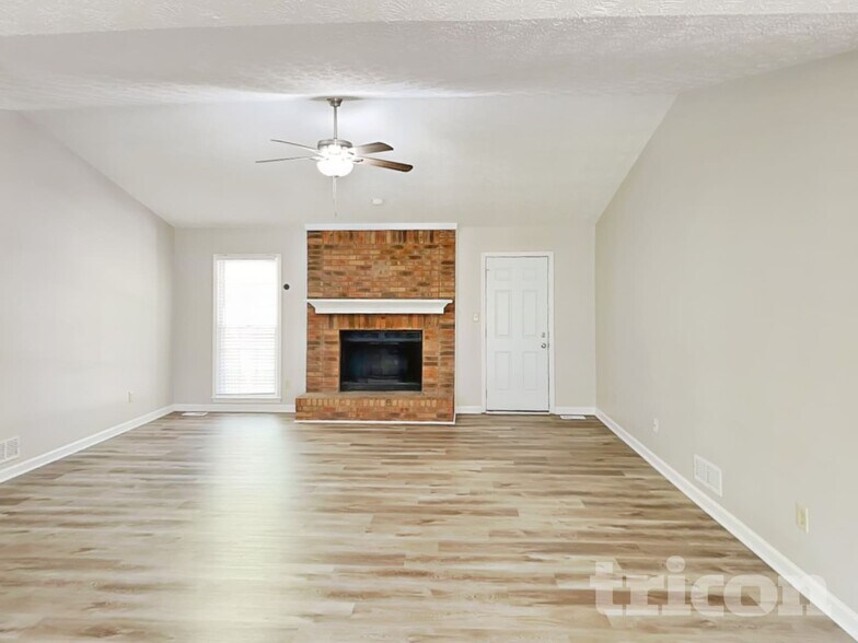 Building Photo - 555 N Oakland Cir