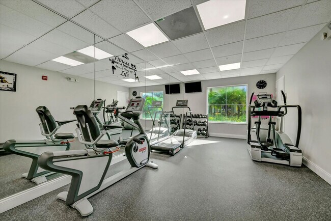 Building Photo - 8303 Palm Pkwy