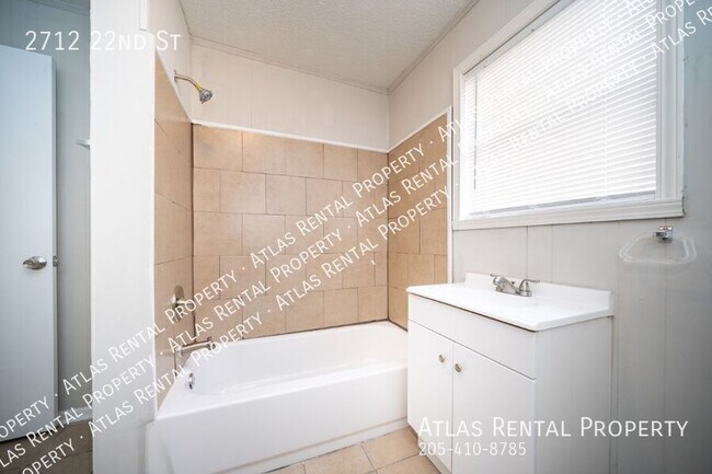 Building Photo - 2712 22nd St