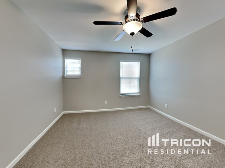 Building Photo - 1050 Paddock Park Cir
