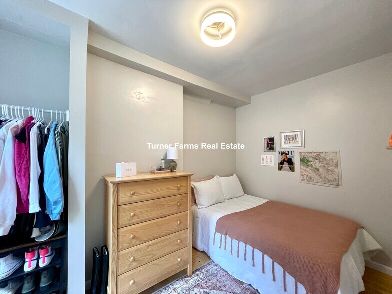 Building Photo - 91 Hudson St