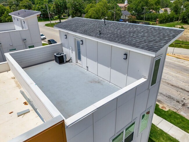 Building Photo - 2509 Benbrook Blvd
