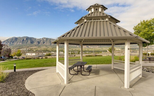 Building Photo - 2284 St Paul Dr