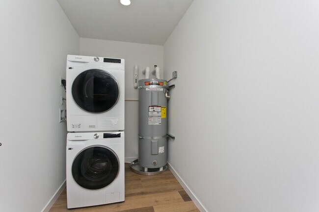 Building Photo - 1515 Liona St