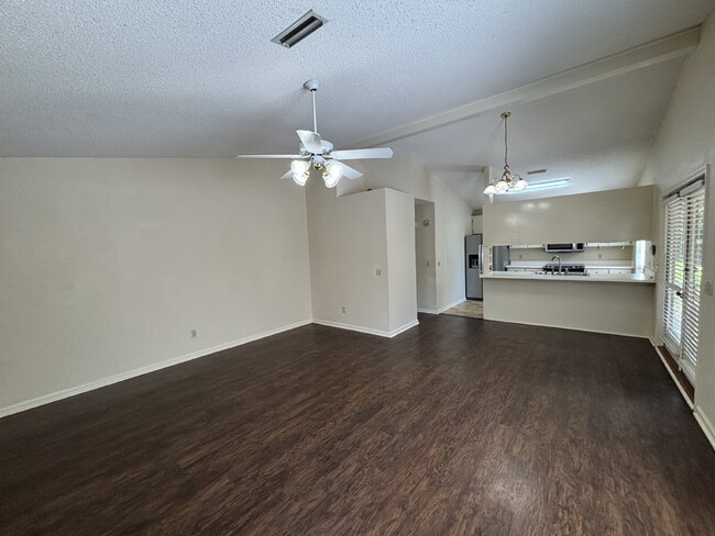 Building Photo - 113 Woodleigh Rd