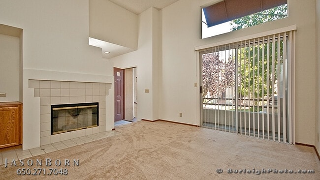 Building Photo - 129 E Court Ln