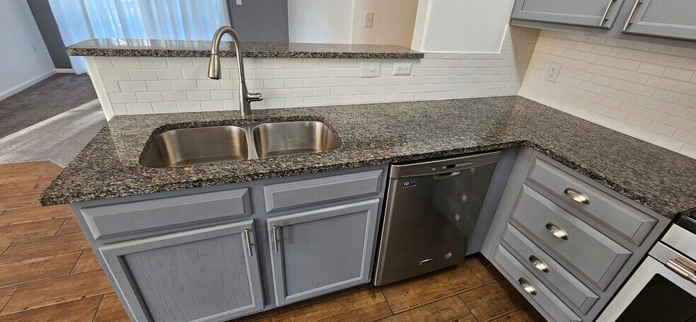 Building Photo - 8405 Pebble Creek Way