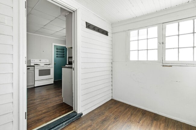 Building Photo - ? Charming Home in the Heart of Newark! ?