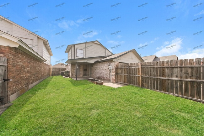 Building Photo - 2108 Lakecrest Dr