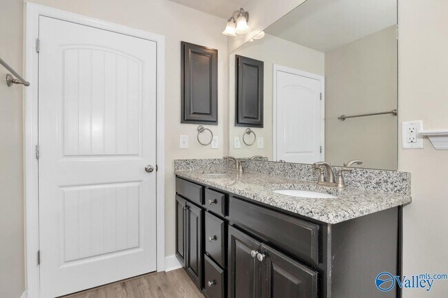 Building Photo - 130 Tybee Dr