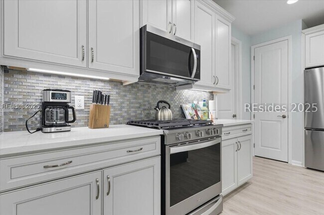 Building Photo - 215 Tropics Ave