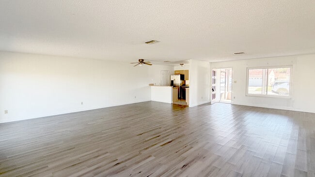 Building Photo - 5523 Westbrook Dr