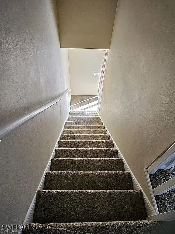 Building Photo - 6123 Lakefront Dr