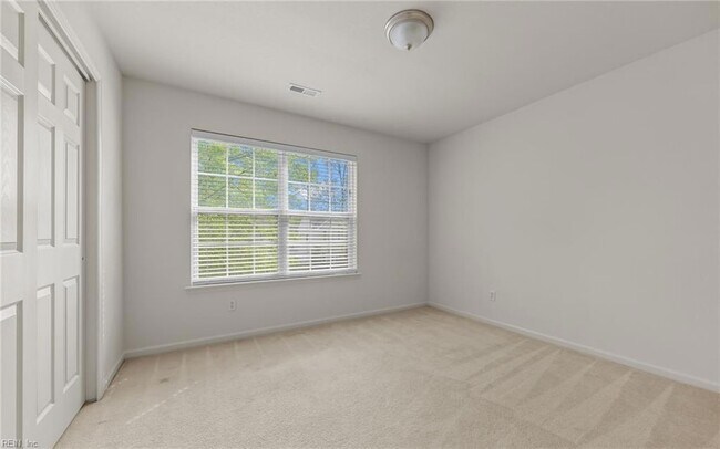 Building Photo - 310 Canaan Cir