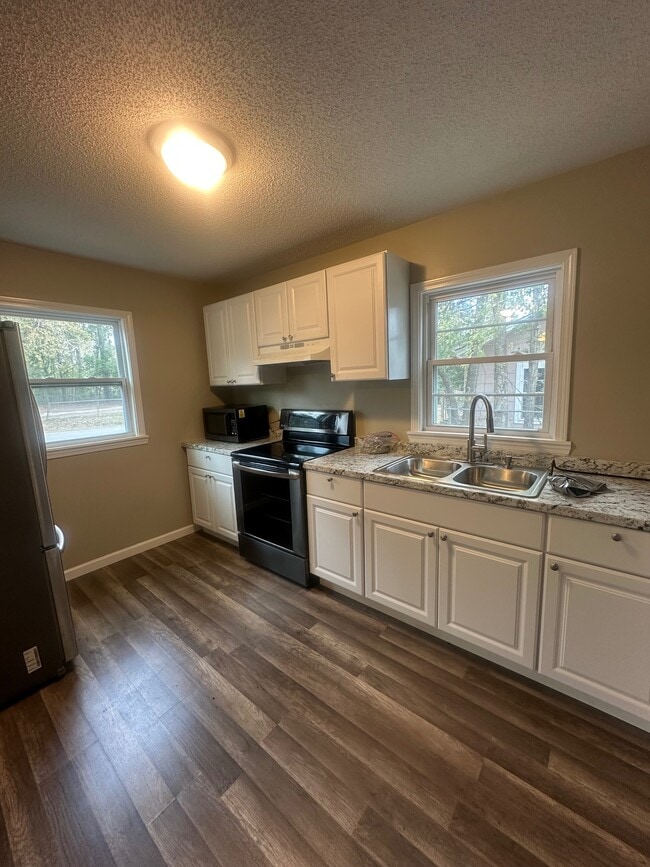 Building Photo - 801 E Moore St