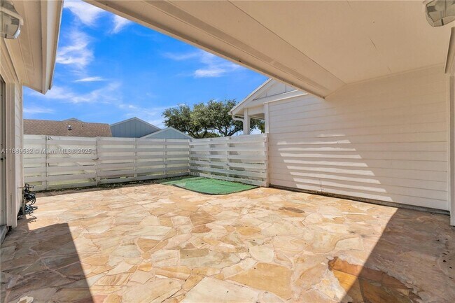 Building Photo - 13737 SW 147th Cir Ln